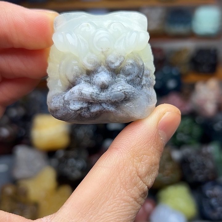 石材醒狮小白草花