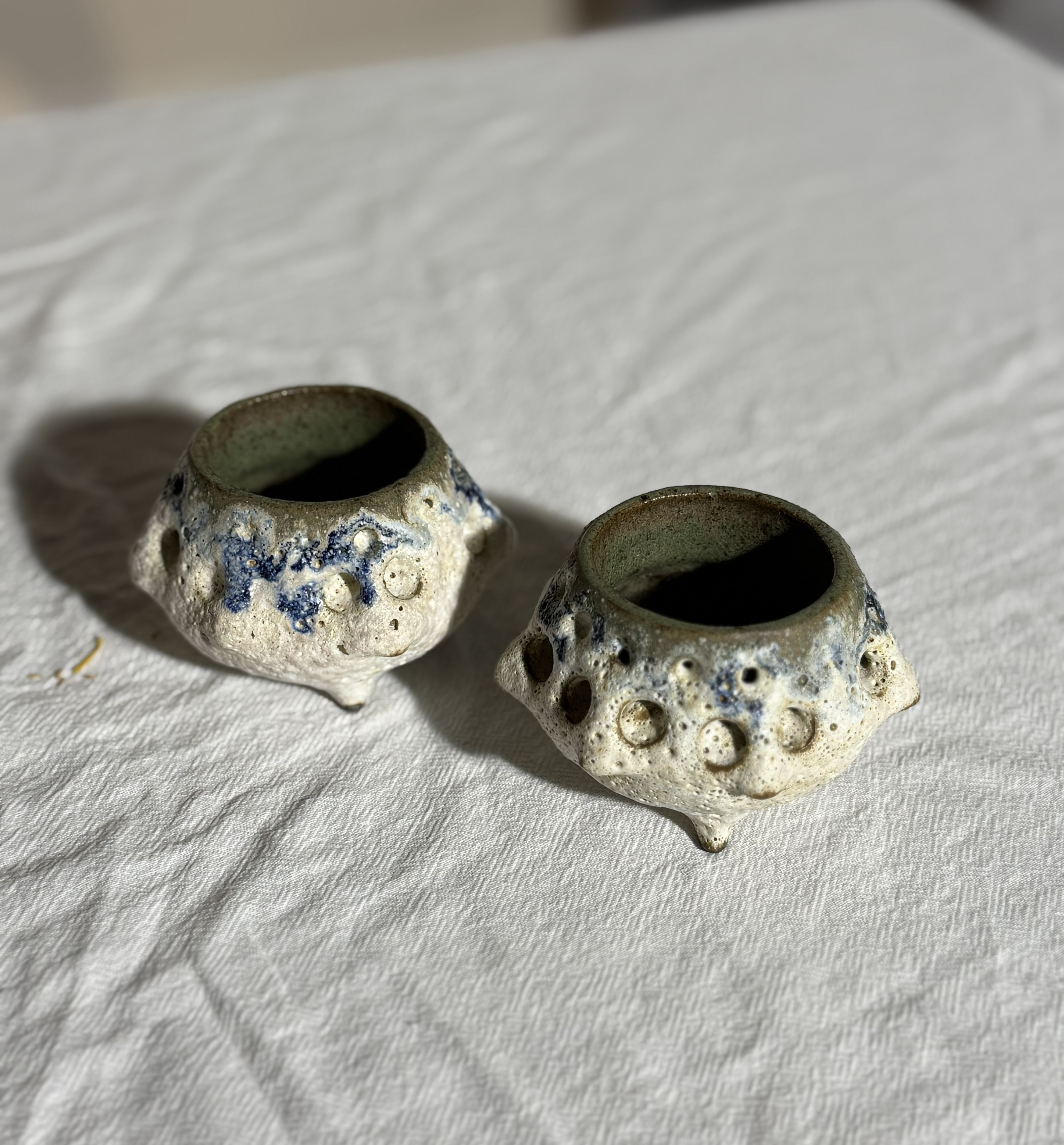 粉引茶杯主人杯复古手捏柴烧茶杯侘寂风复古日式柴烧杯双层镂空