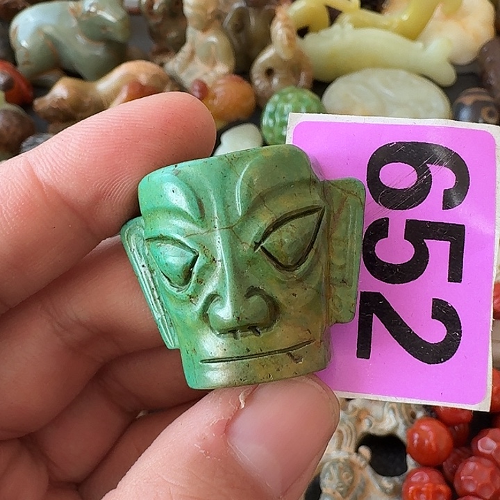 飞***朵和田玉未镶嵌颈饰