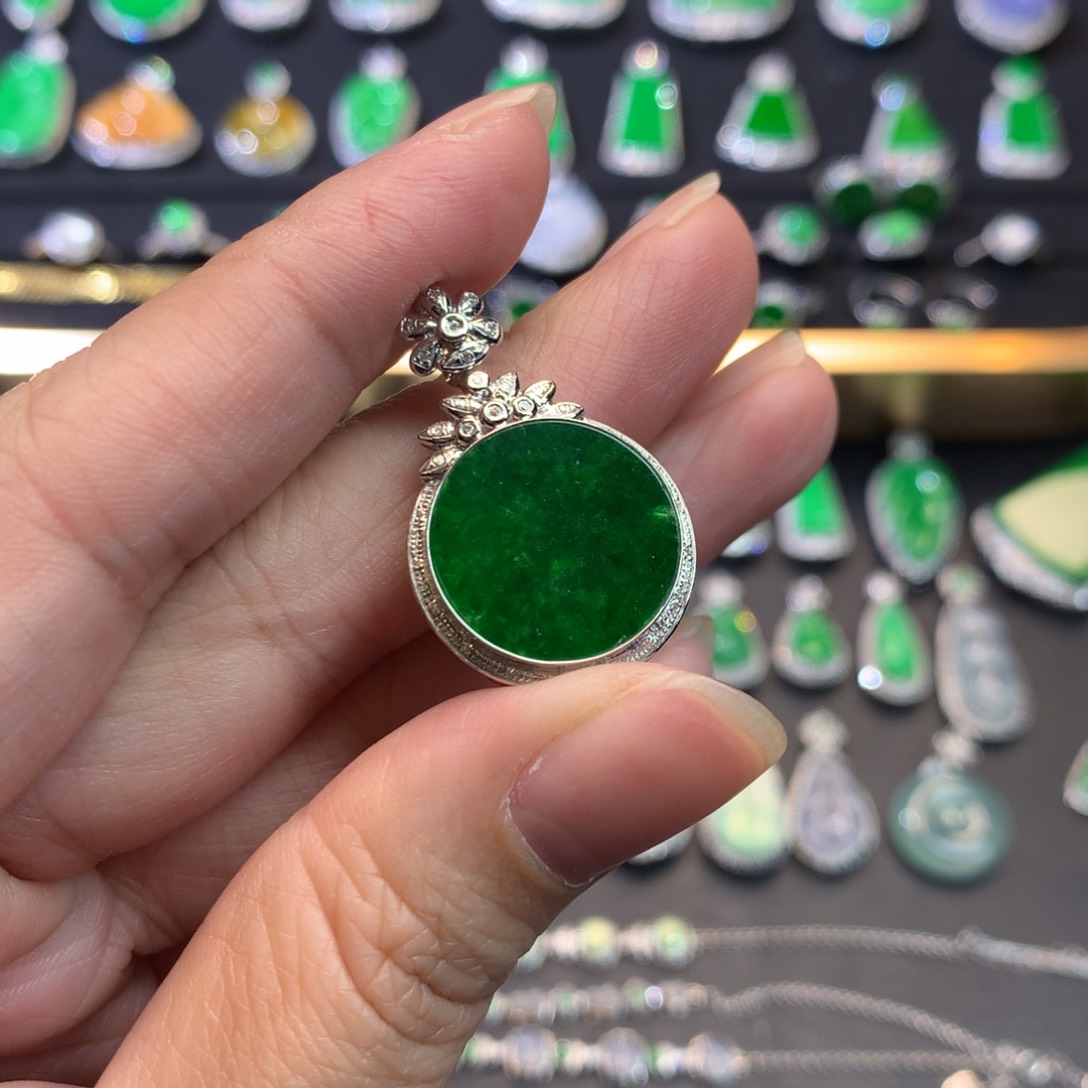 翡翠吊坠(不含链)18K金镶嵌