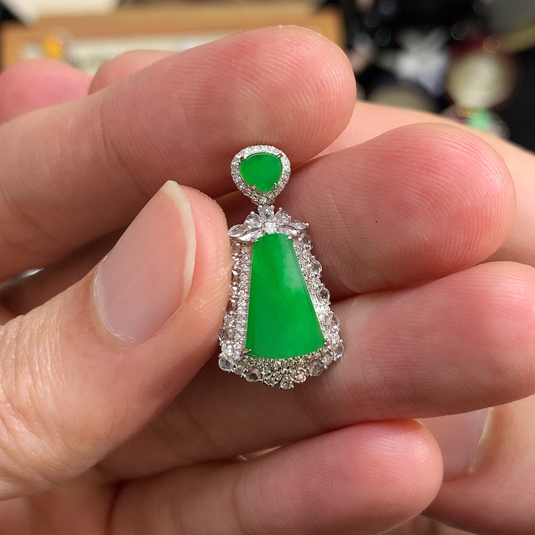 翡翠吊坠(不含链)18K金镶嵌