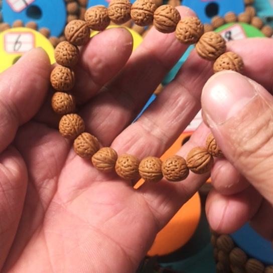 穆***李桃核手串野生桃核小精品118米