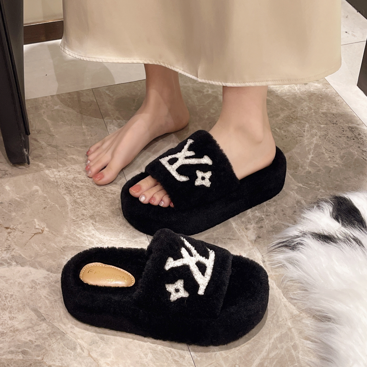 小香风时尚毛毛拖鞋女款秋冬季加绒外穿耐磨防滑爆款网红棉拖居家