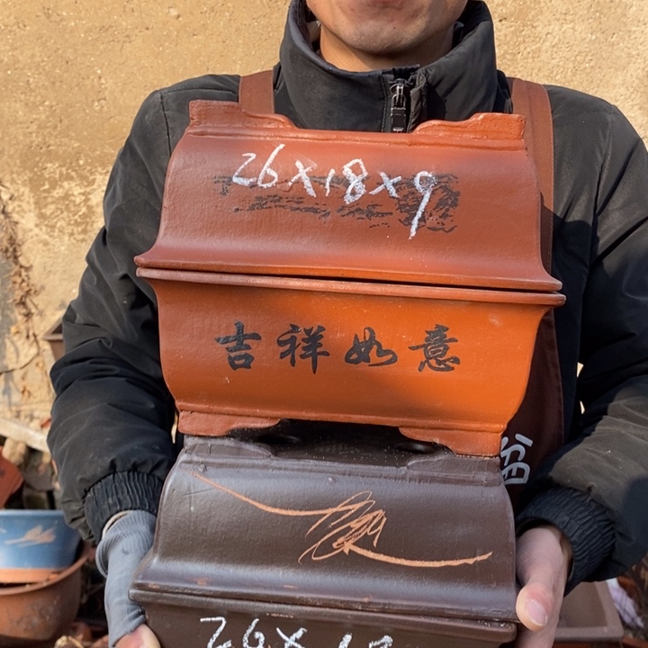 紫砂花盆紫砂艺术学院的学生