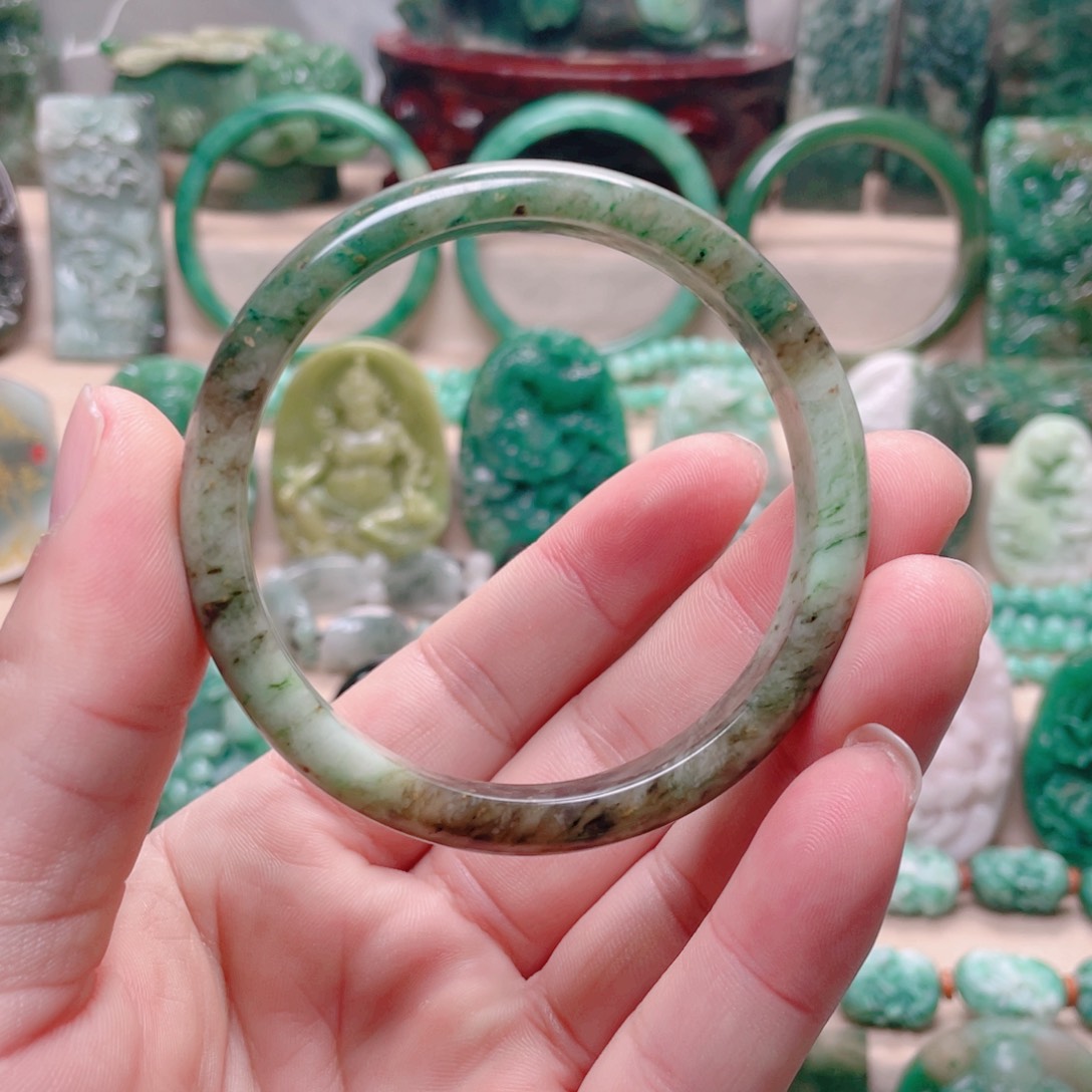 独山玉未镶嵌手镯