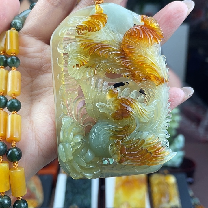 蛇纹石玉未镶嵌颈饰