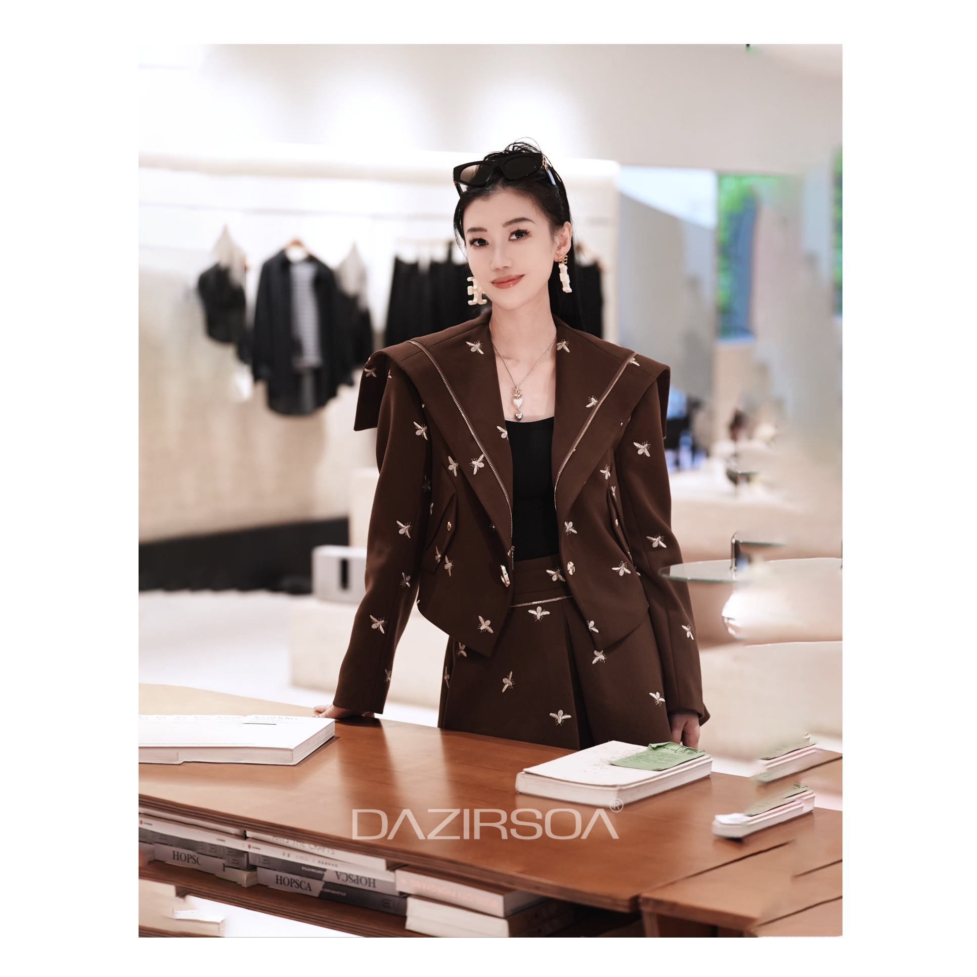 “鎏金印记”时尚百搭法绣小蜜蜂海军领外套 AB366