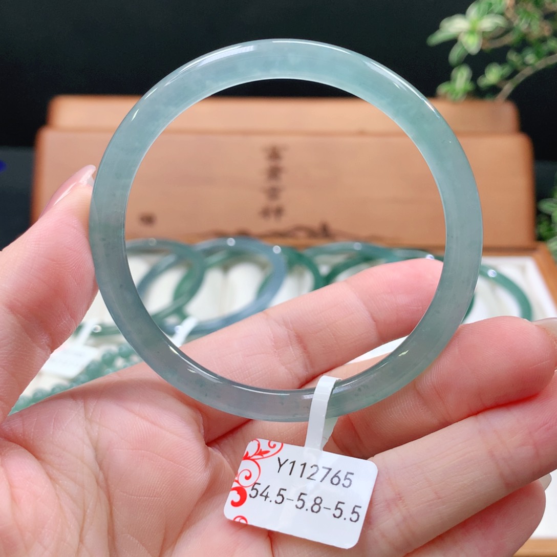 翡翠手镯未镶嵌天然