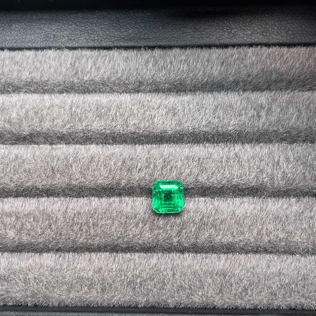 祖母绿裸石未镶嵌1.6ct潘杰希尔微油沃顿吉尔德vb