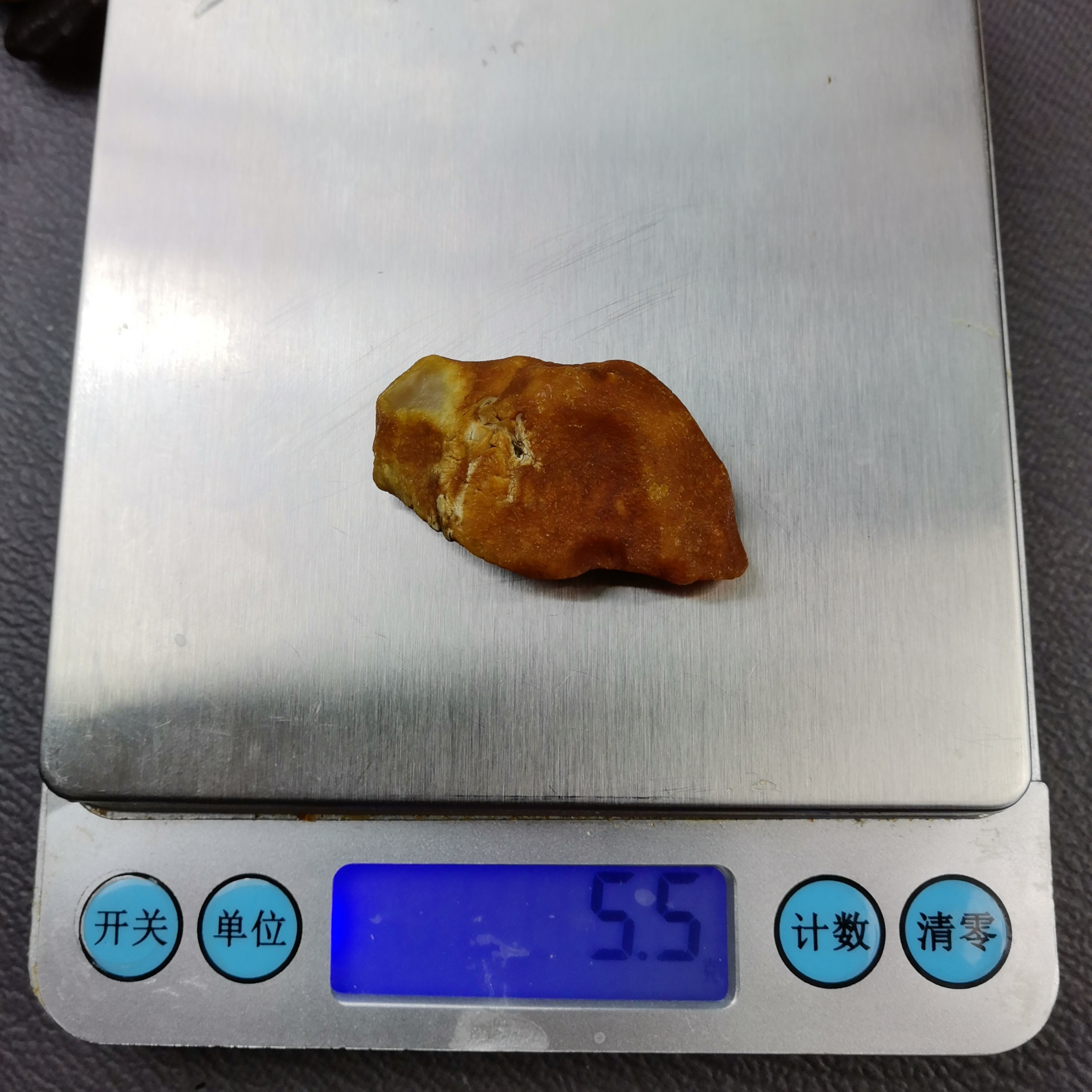 蜜蜡黄皮原石乌料