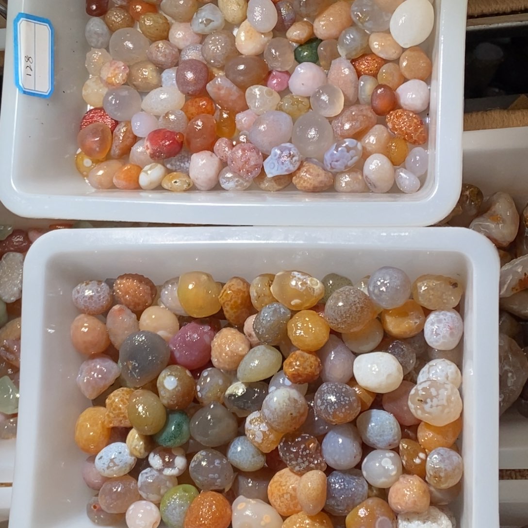 灵***香阿拉善的糖心盆景石