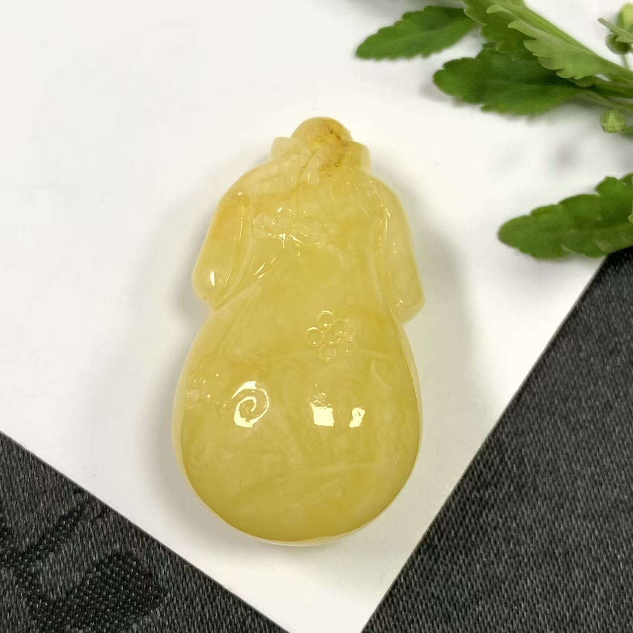 「戴琴珠宝」Z729-蜜蜡雕刻件吊坠（多样性发其一）
