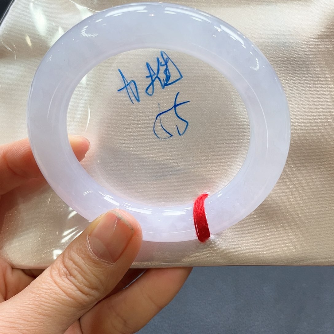 翡翠手镯未镶嵌翡翠手镯