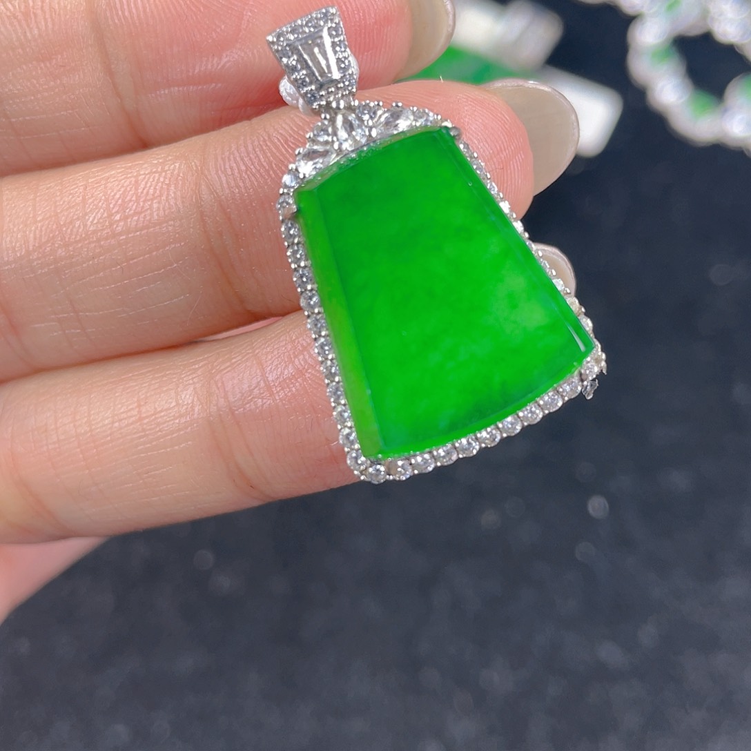 翡翠吊坠(不含链)银S925镶嵌白**?