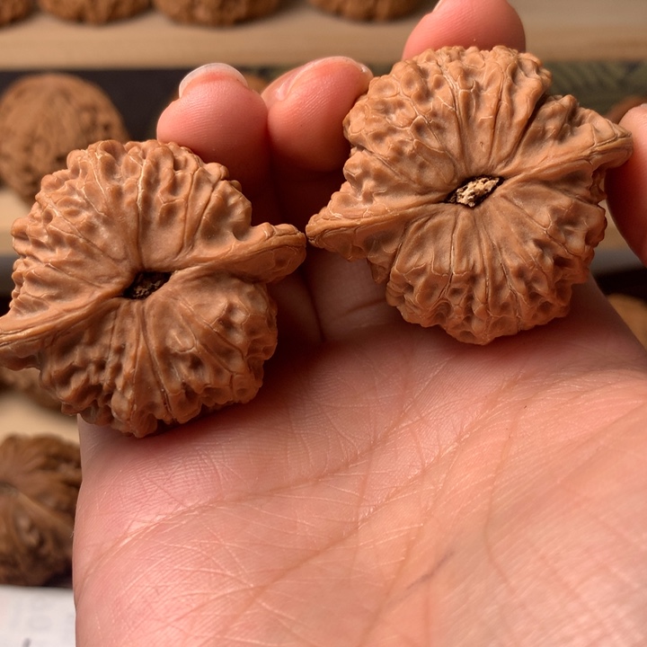 文玩核桃吊坠云*血麒麟