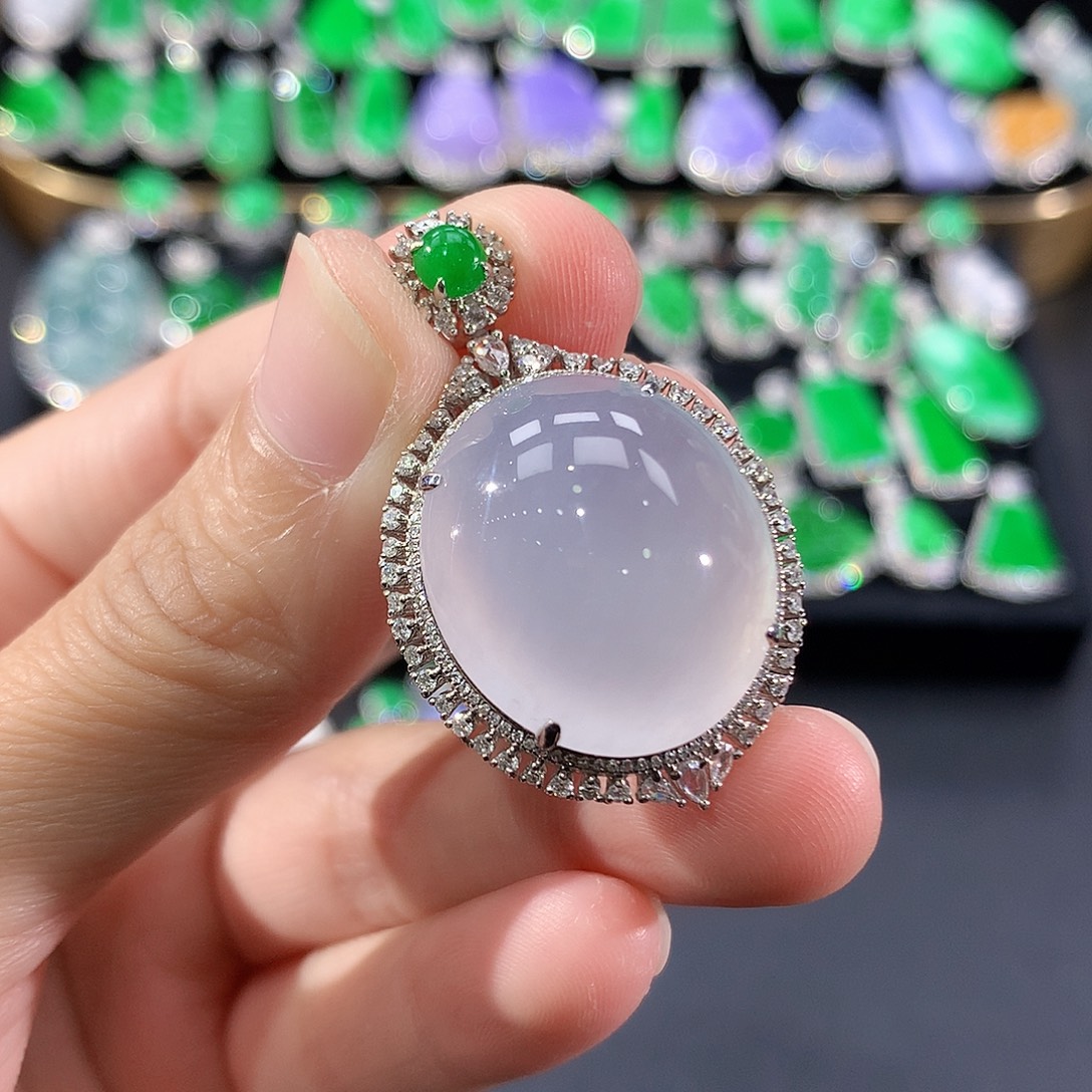 翡翠18K金镶嵌颈饰