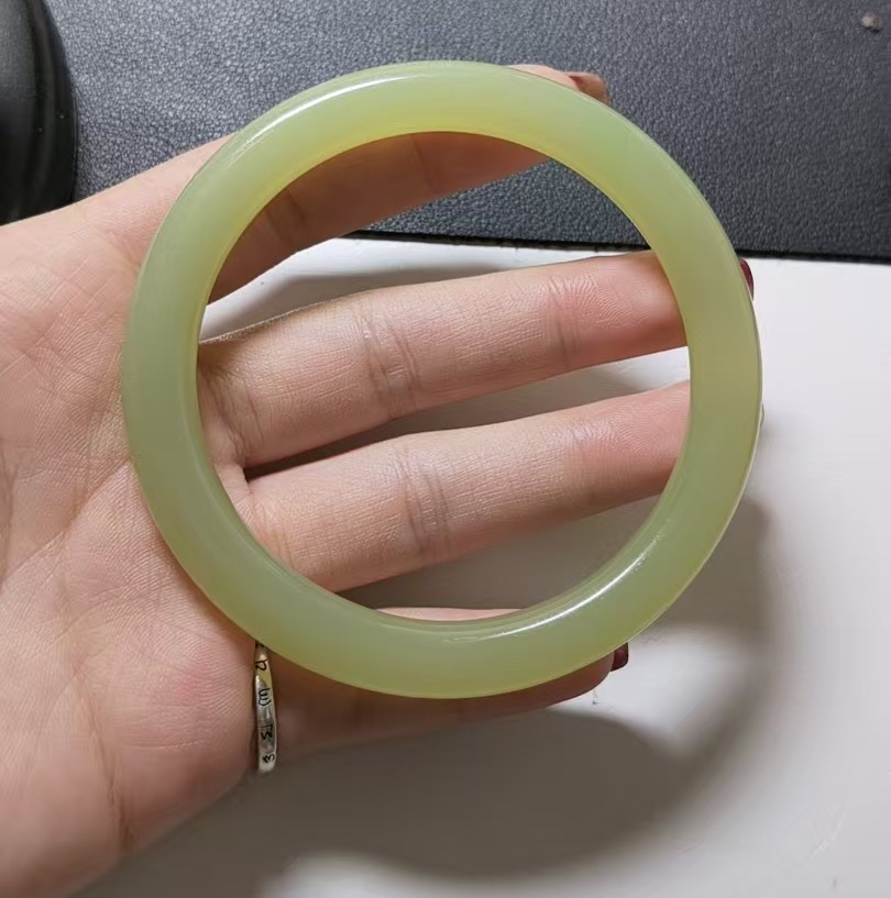 新疆女款果绿叮当镯妈妈手镯