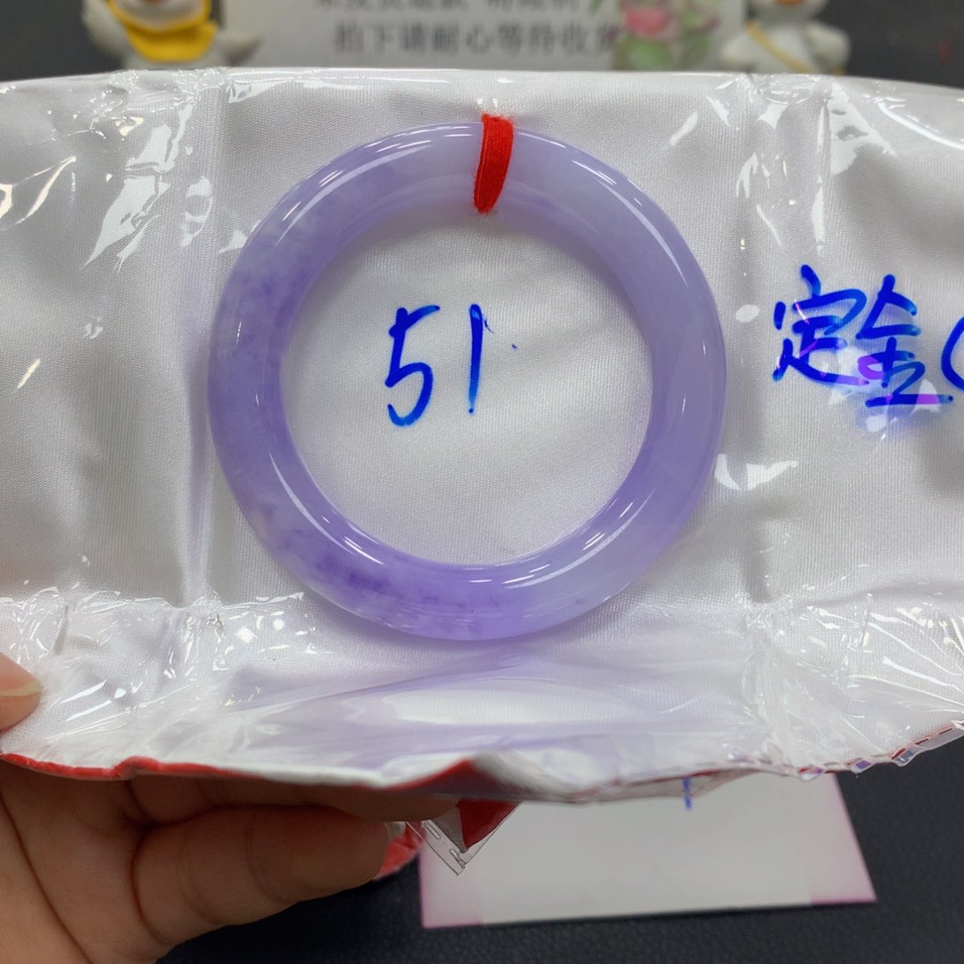 翡翠手镯未镶嵌少**?翡翠