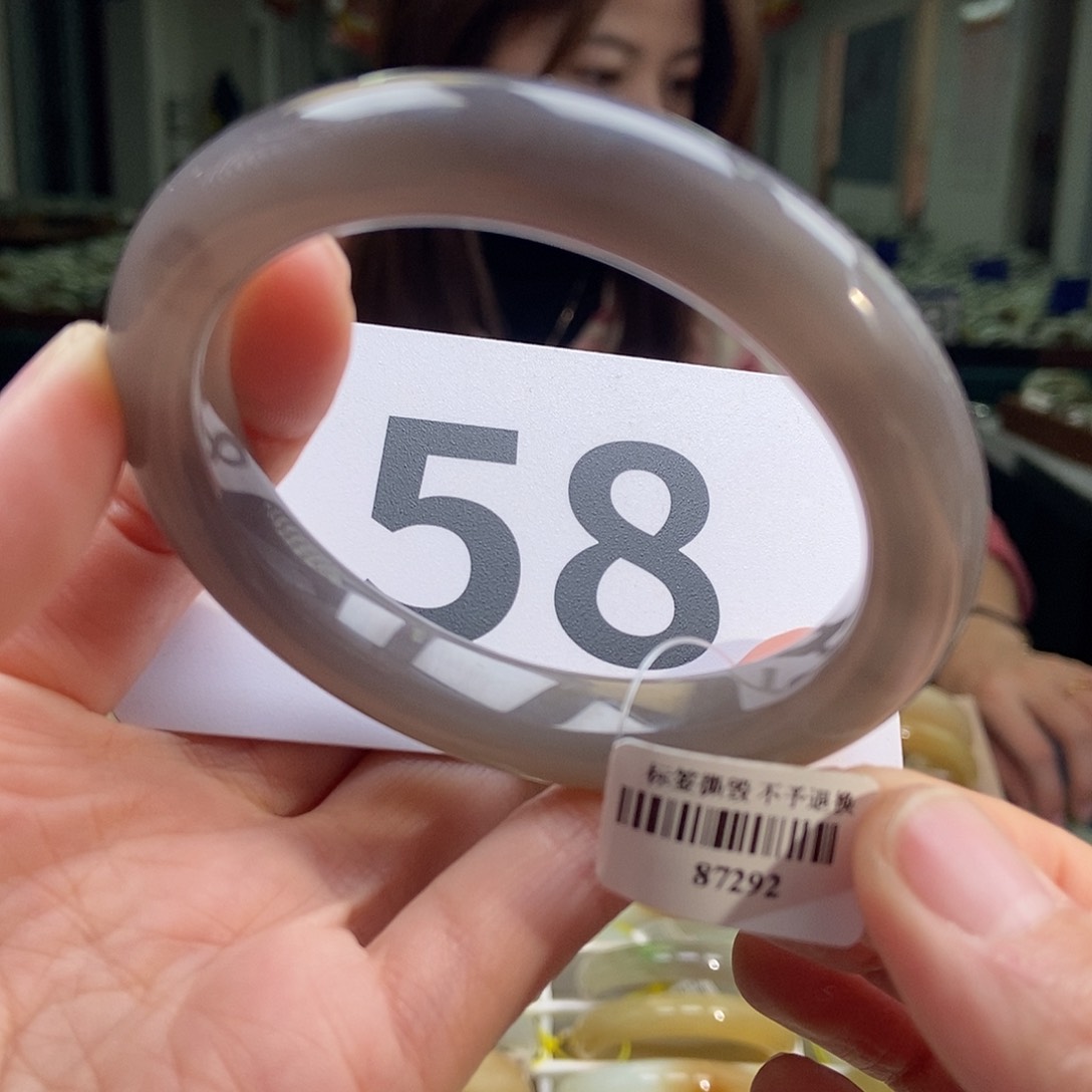 和田玉手镯未镶嵌微瑕