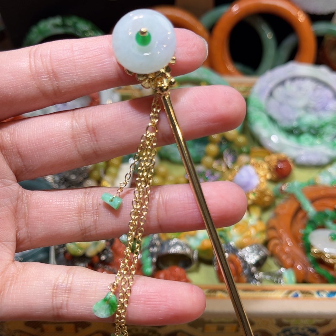 翡翠未镶嵌颈饰待编织