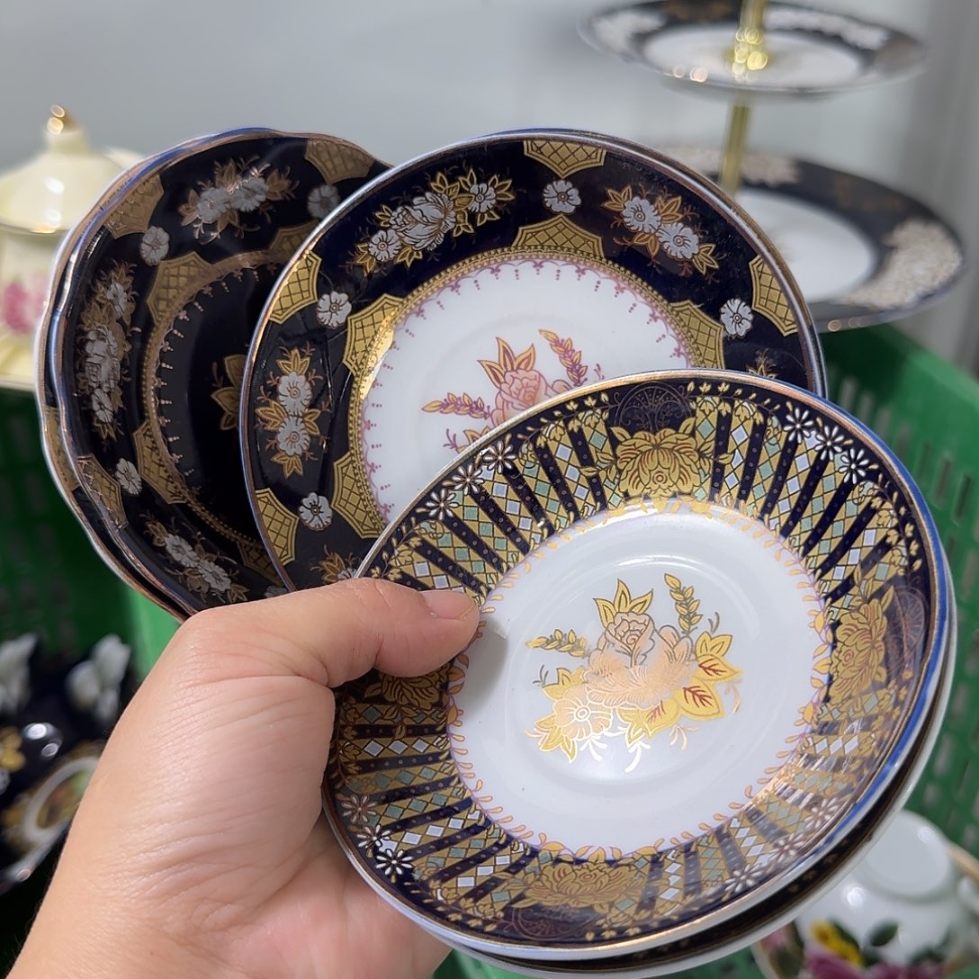 瓷片微瑕6只…………………………