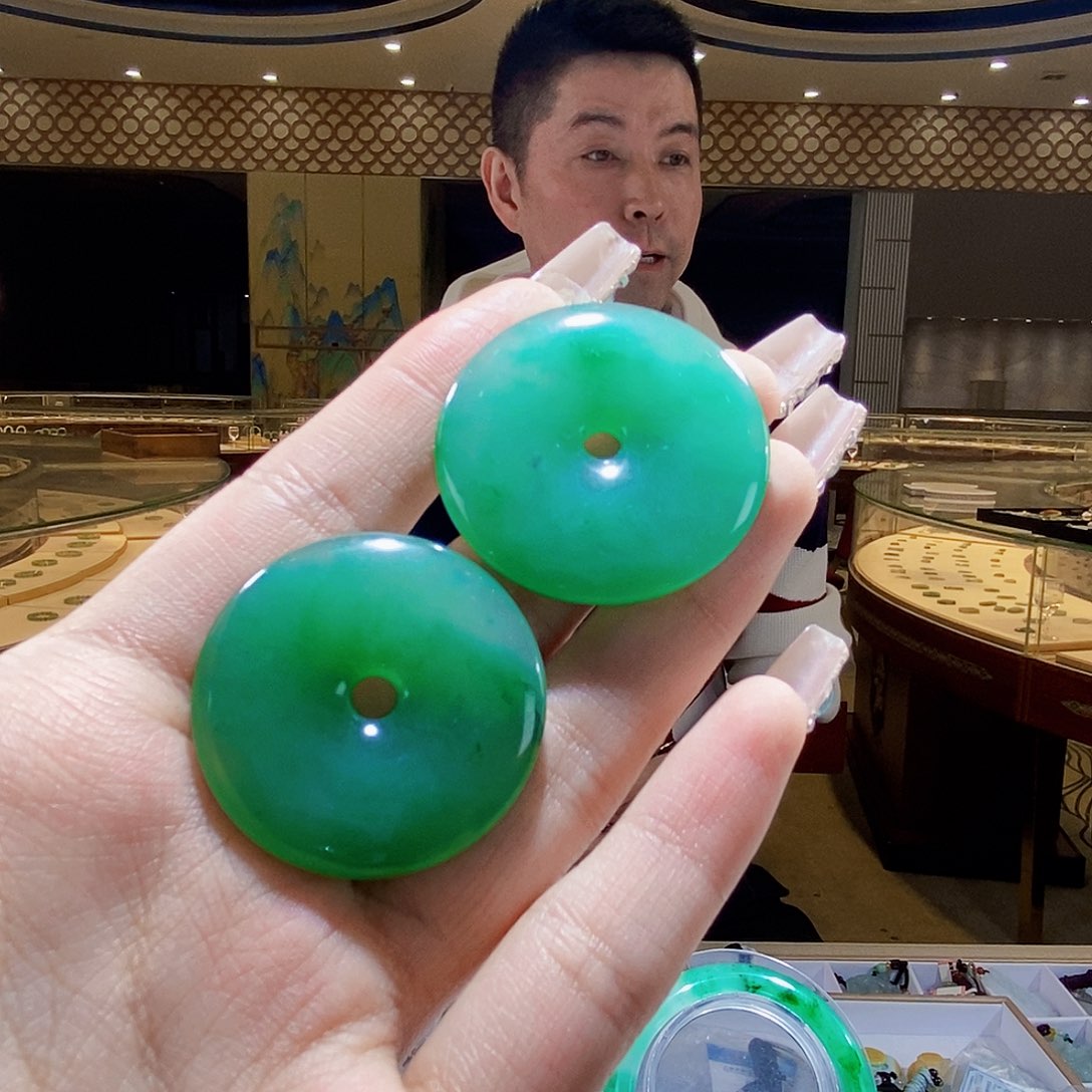 石英质玉颈饰未镶嵌多样性仅发一件