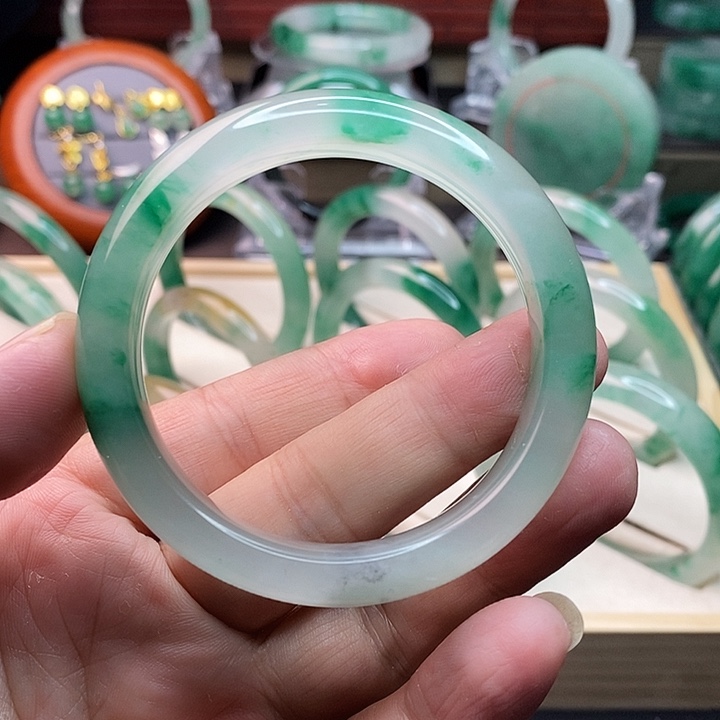 石英质玉手镯未镶嵌