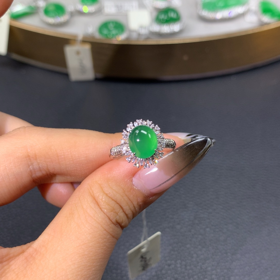 翡翠戒指18K金镶嵌翡翠