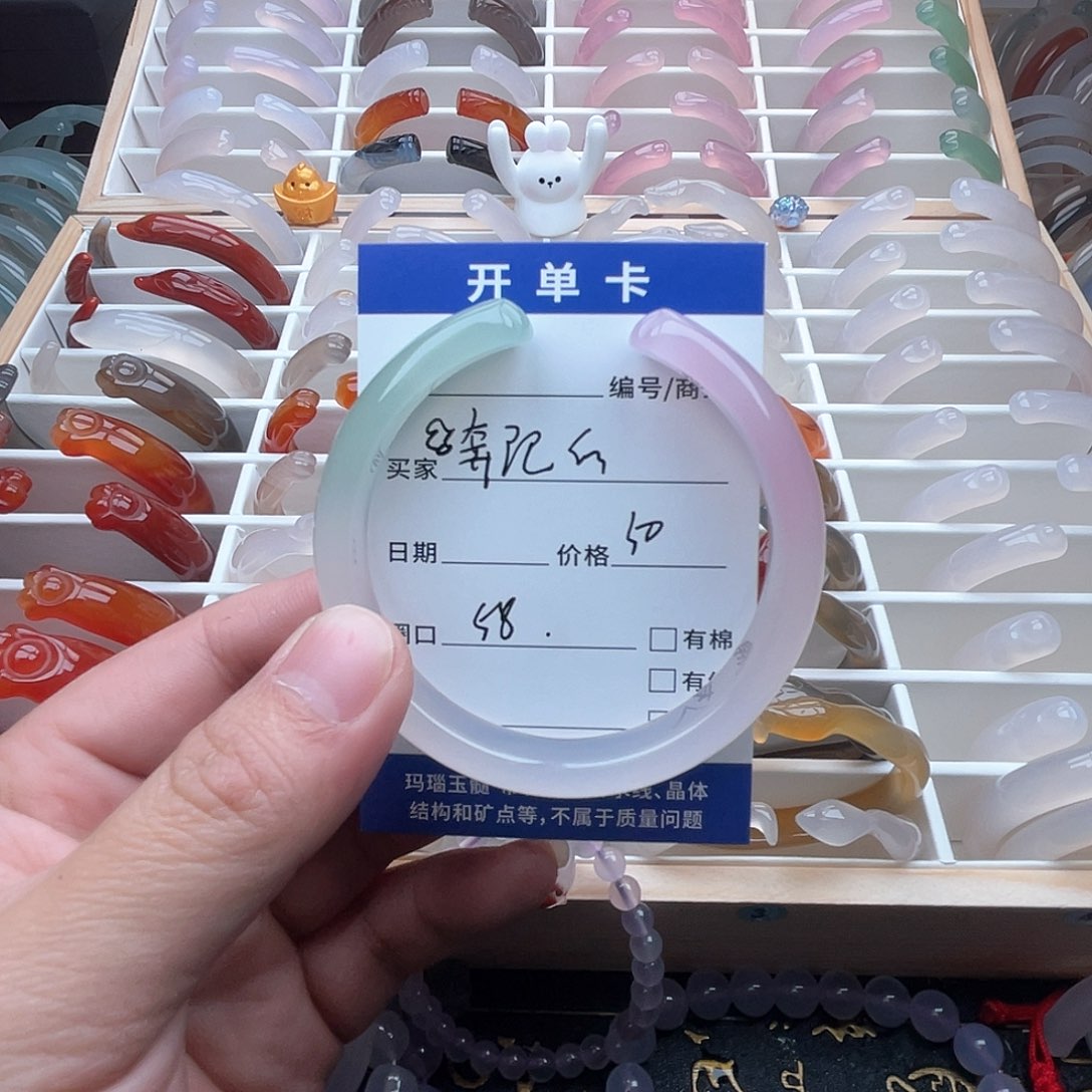 玛瑙/玉髓手镯未镶嵌