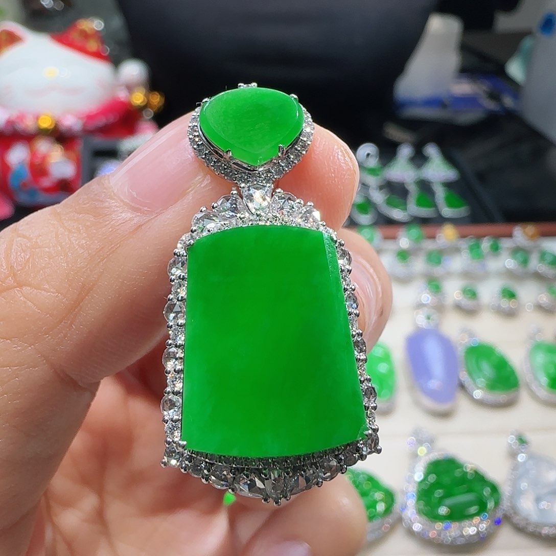 翡翠吊坠(不含链)18K金镶嵌