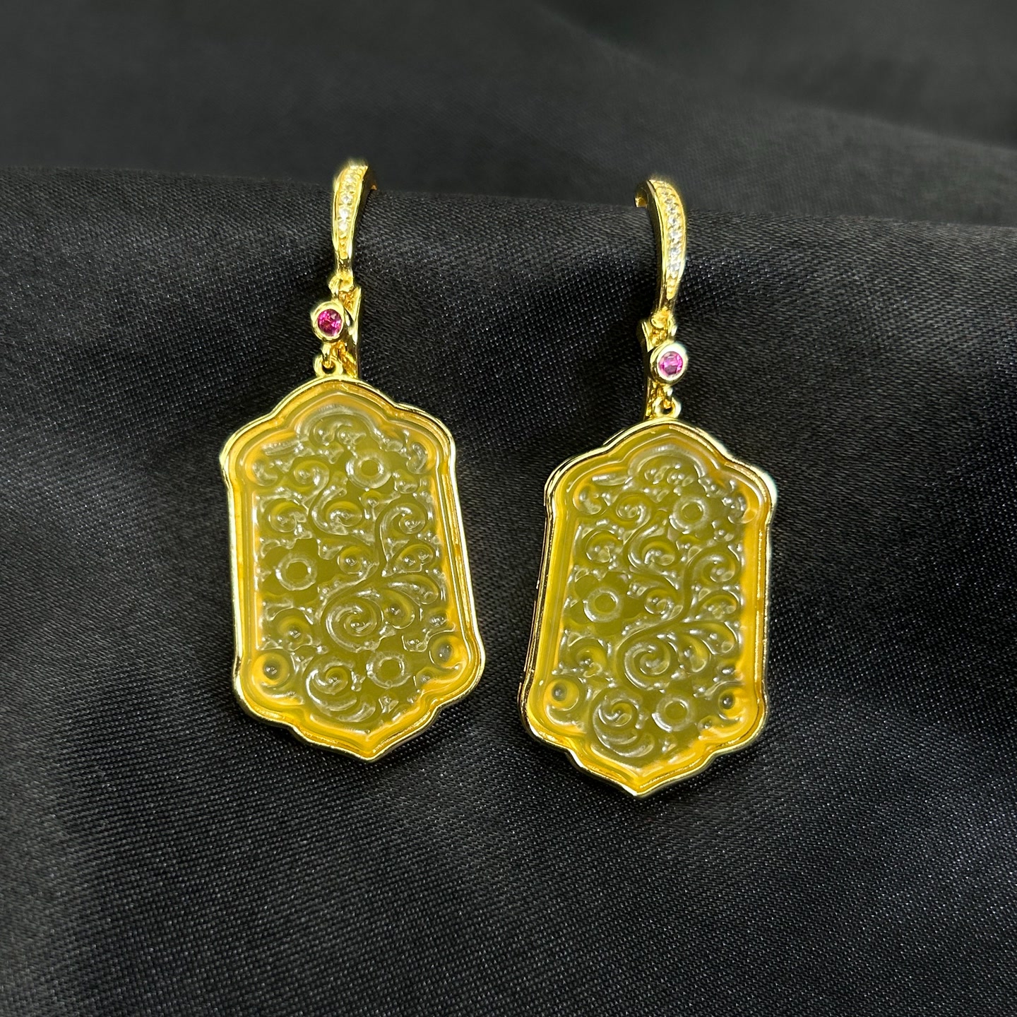 【符老板】y1337-黄景玛瑙方牌回纹耳坠-合金