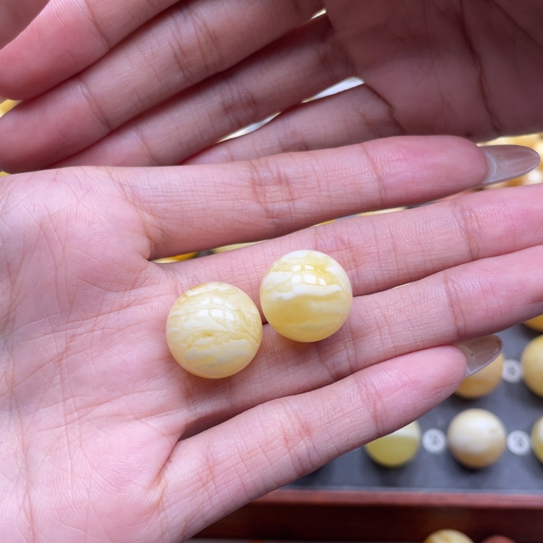 萧***治琥珀未镶嵌珠宝奇石