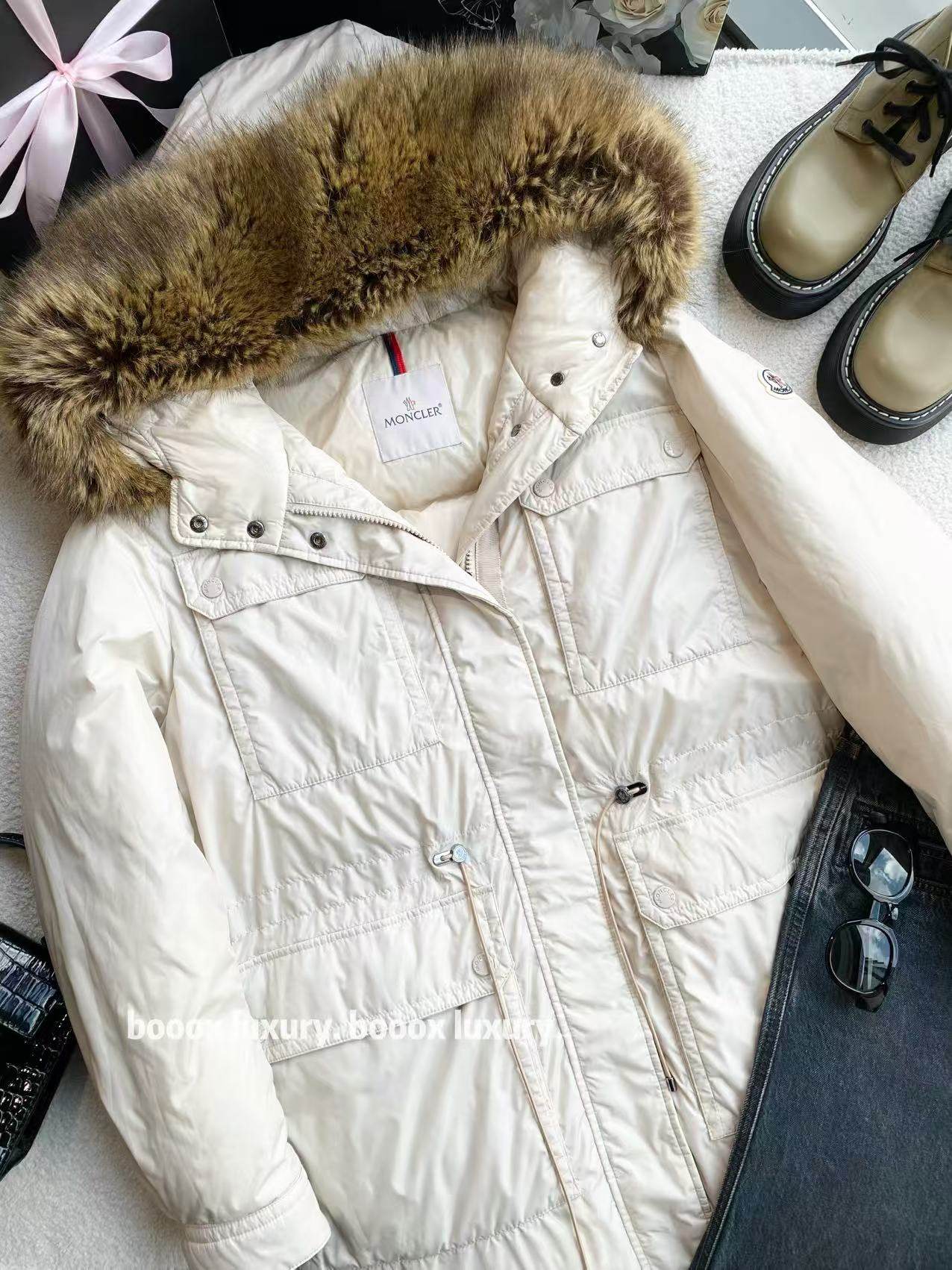 99新 MONCLER aa3531 白鹅绒 毛领连帽袖标长款羽绒服 3码 