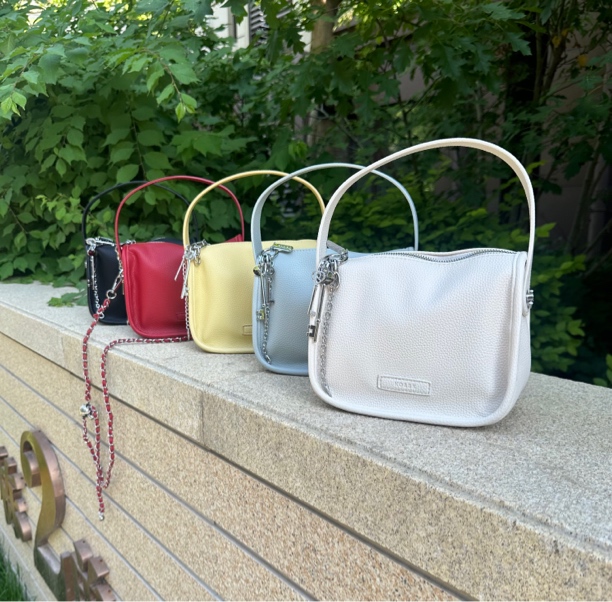 广州专柜】链条款简约风斜挎包潮流简约吐司包饺子包