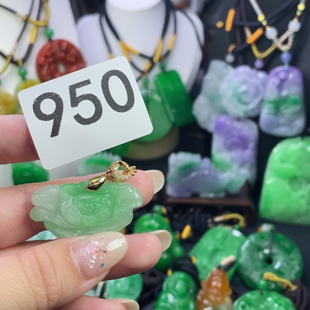 翡翠未镶嵌吊坠(赠链)