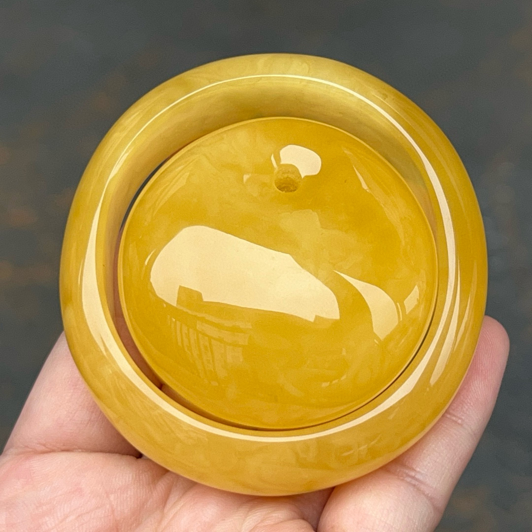 精美鸡油黄贵妃蜜蜡手镯