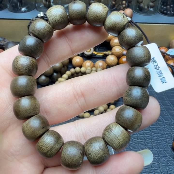 沉香沉香碎屑1.3海南留疤莺歌绿奇