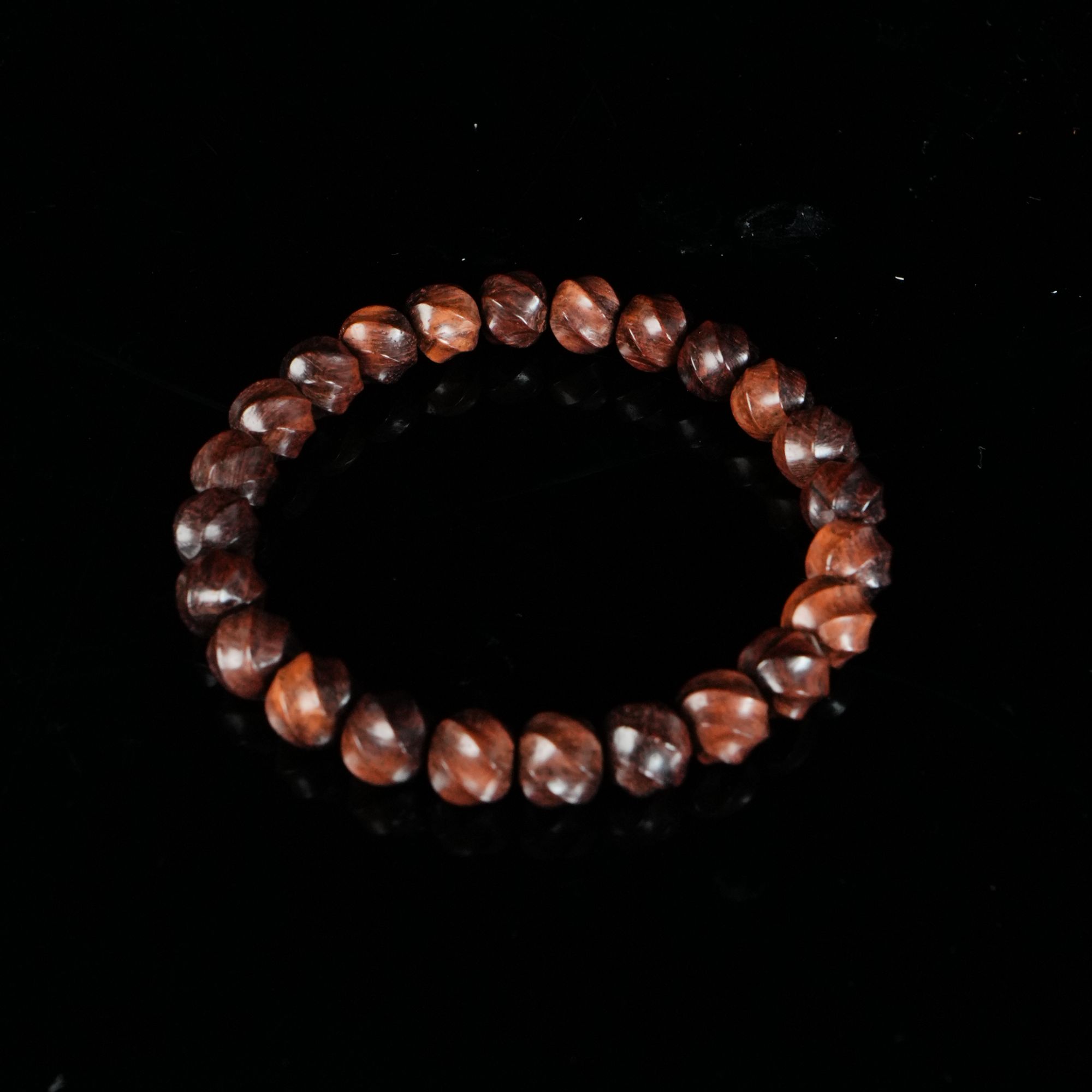 B5851 海黄老油梨手工扭花珠手串 /  8.49g