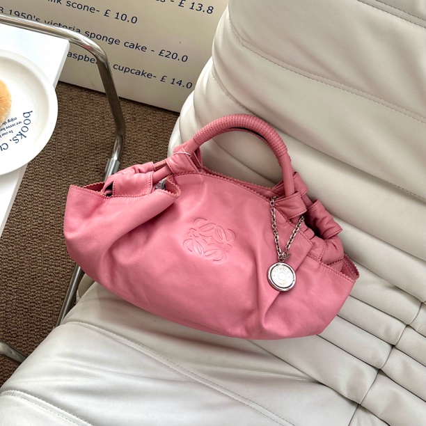 95新 LOEWE/罗意威 粉色云朵饺子手提包
