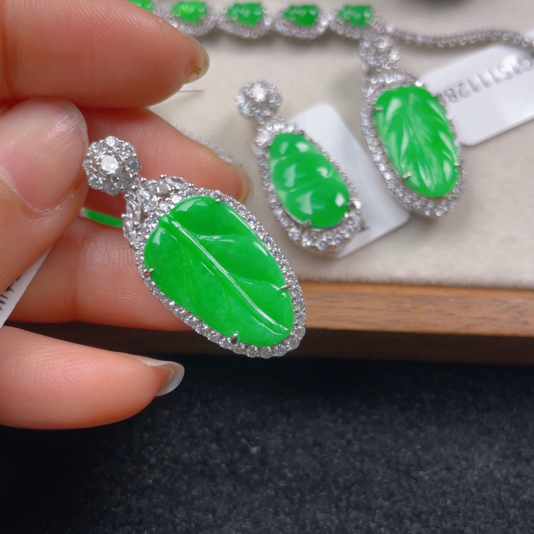 翡翠颈饰银S925镶嵌翡翠