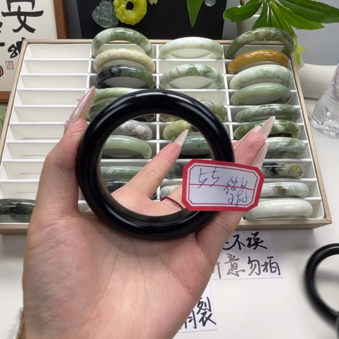 二***子蛇纹石玉未镶嵌手镯