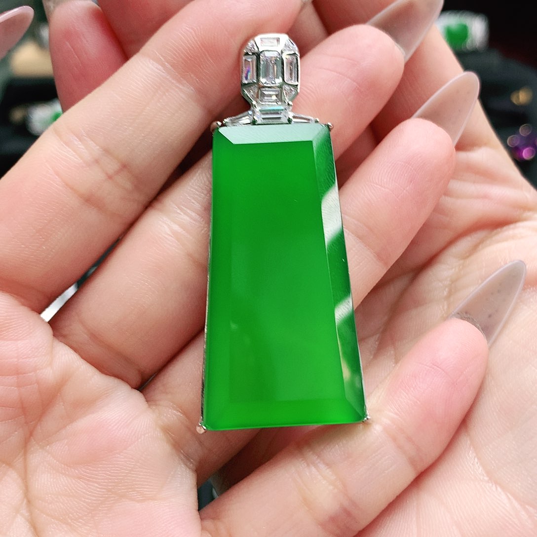 玛瑙/玉髓银S925镶嵌吊坠小**?