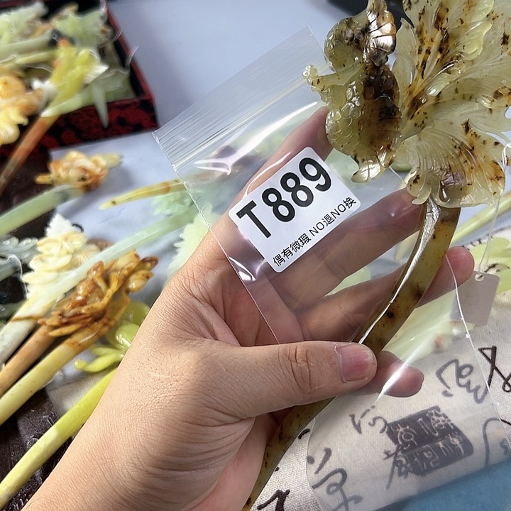 蛇纹石玉发饰合金铱*