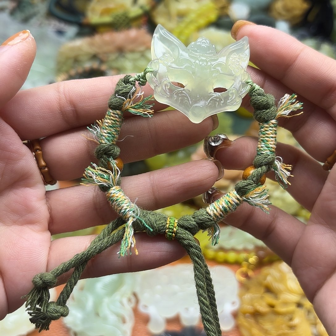 蛇纹石玉未镶嵌吊坠