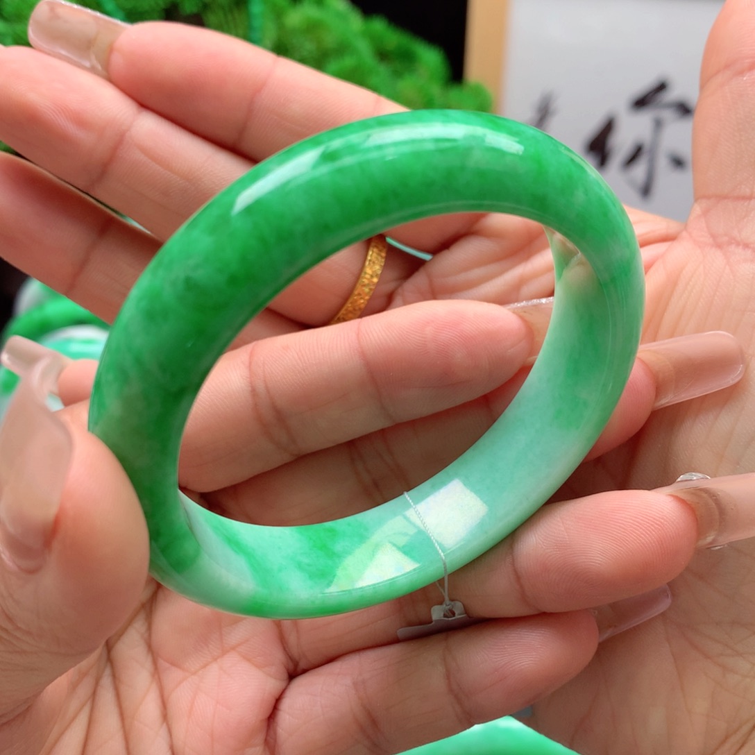 未镶嵌手镯翡翠半***?缅甸