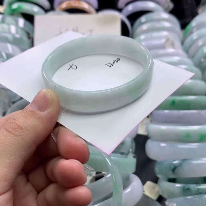 A***y翡翠未镶嵌手镯公主