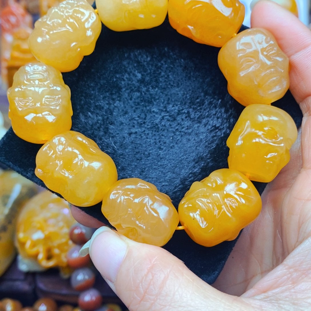 未镶嵌石英质玉（黄龙玉）颈饰