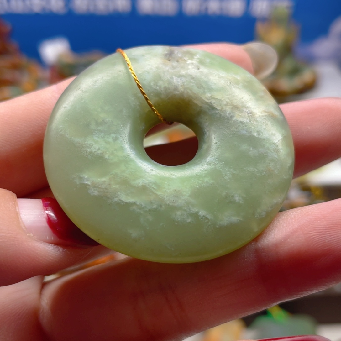 透闪石质玉未镶嵌把件