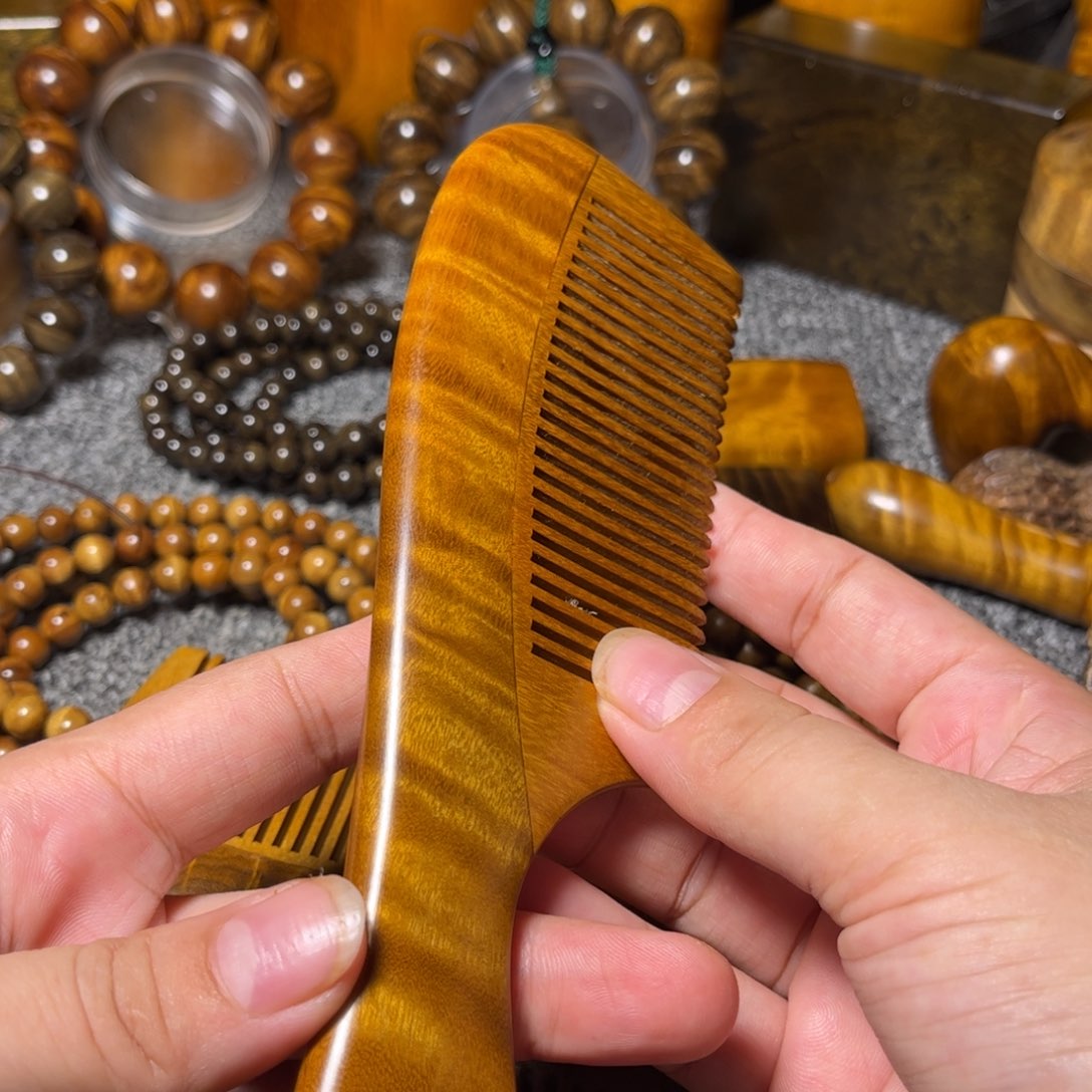 金丝楠梳子满花纹