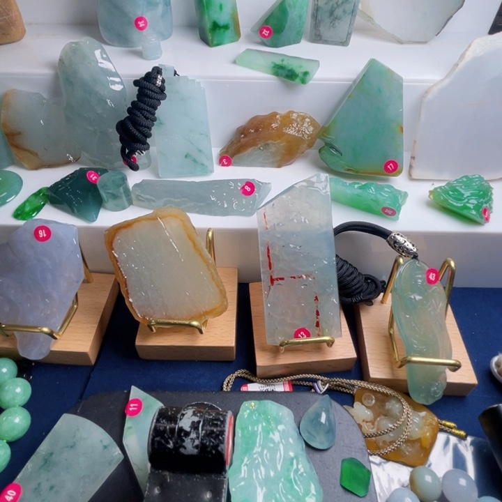 翡翠未镶嵌颈饰天然翡翠